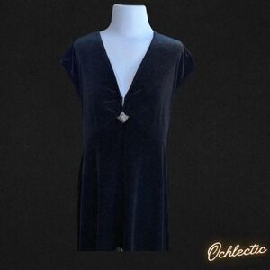 Scarlett velvet dress with diamond brooch, black and silver glamour